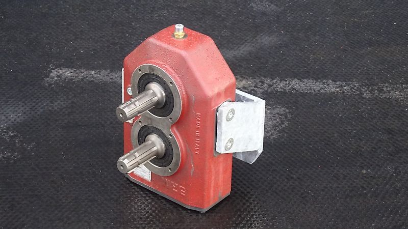 Hofstede Omkeerkast tandwielkast omkeer tandwiel kast bak op driepunt frame / ook T kast voor mestmixer