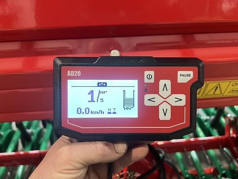 AGRO-MASZ SR301 mit 25 Doppelscheibenscharen und Andruckrollen