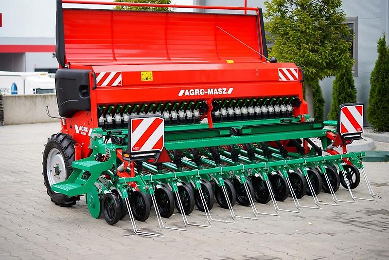 AGRO-MASZ SR301 mit 25 Doppelscheibenscharen und Andruckrollen