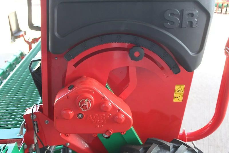 AGRO-MASZ SR301 mit 25 Doppelscheibenscharen und Andruckrollen