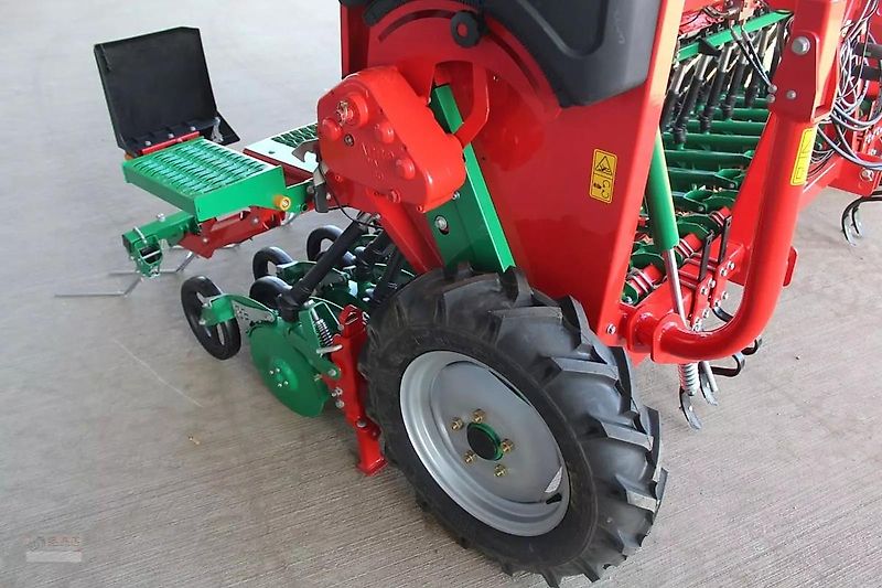 AGRO-MASZ SR301 mit 25 Doppelscheibenscharen und Andruckrollen
